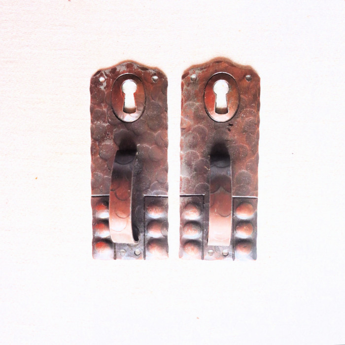 Möbelhandtag med nyckelhål