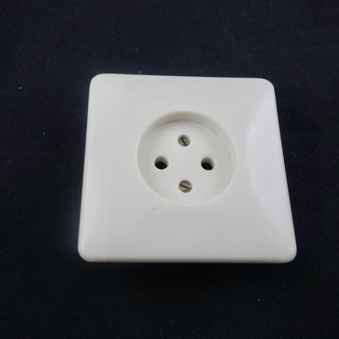 Väggluttag, infälld