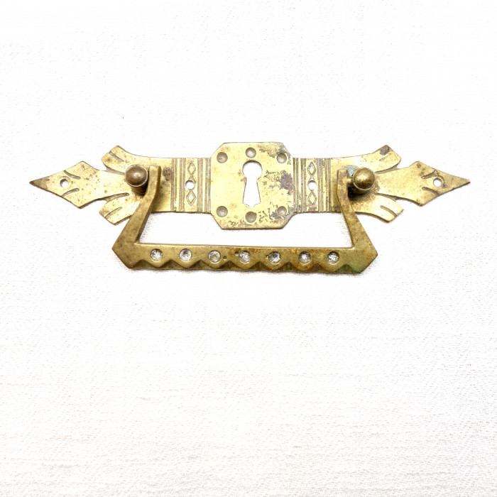 Möbelhandtag med nyckelhål, mässing