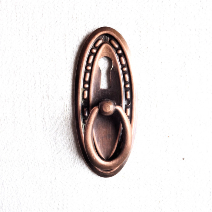 Möbelhandtag med nyckelhål