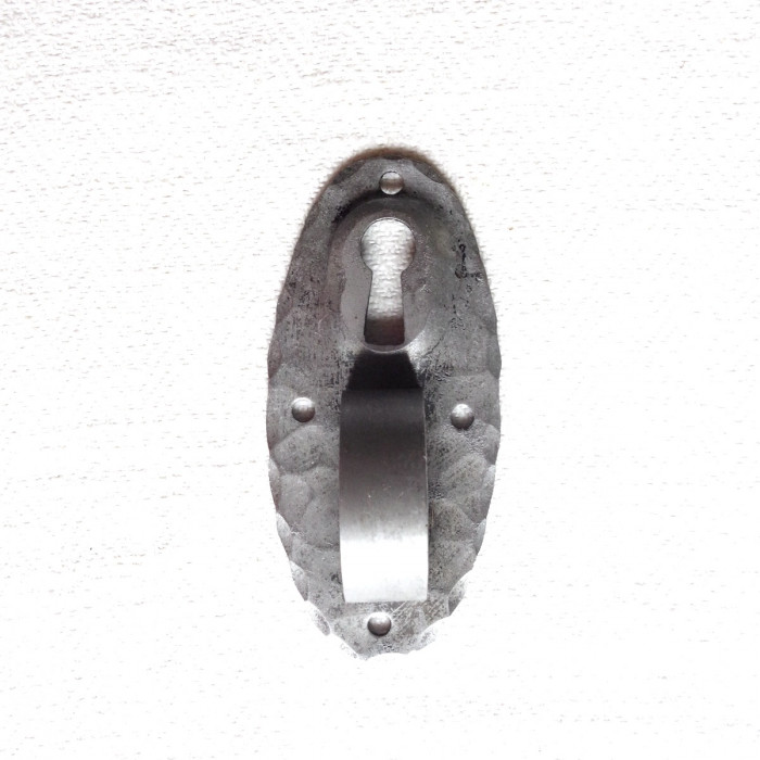 Möbelhandtag med nyckelhål