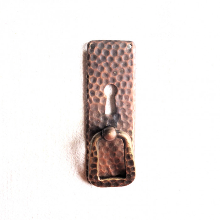 Möbelhandtag med nyckelhål