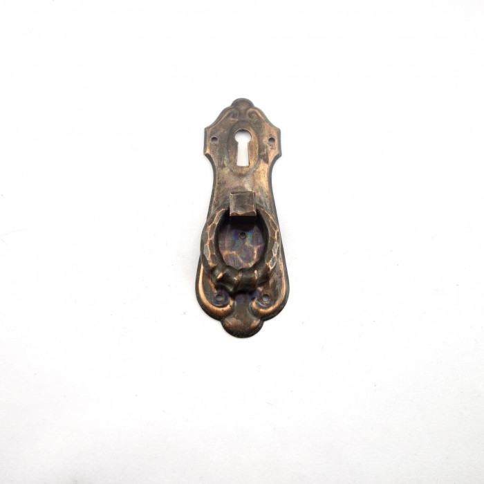 Möbelhandtag med nyckelhål