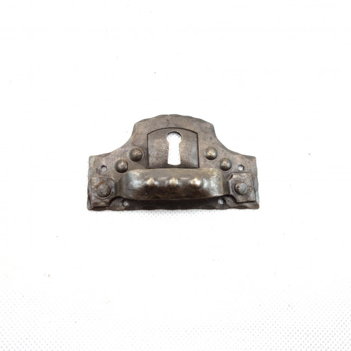 Möbelhandtag med nyckelhål