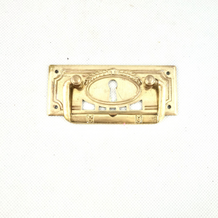 Möbelhandtag med nyckelhål, mässing