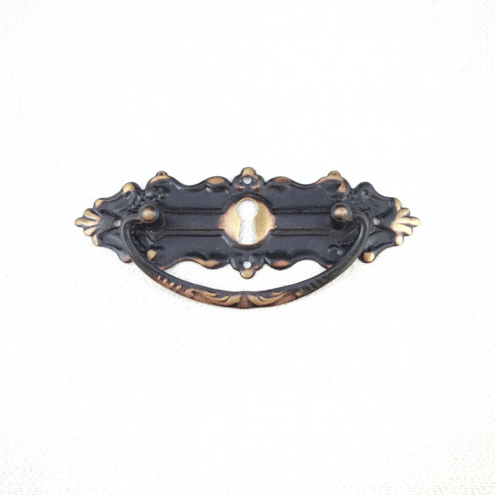 Möbelhandtag med nyckelhål