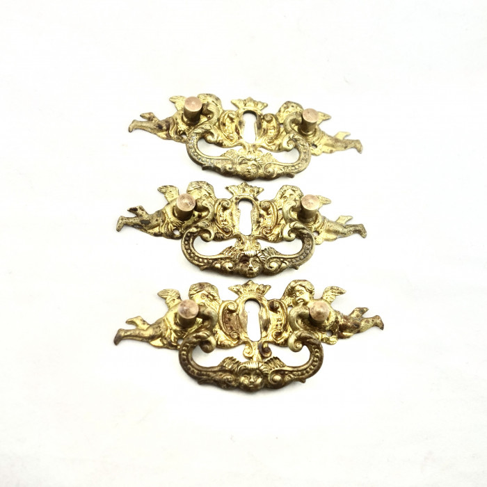 Möbelhandtag med nyckelhål, ornament