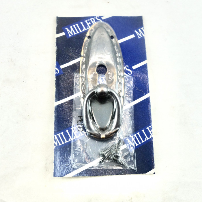 Möbelhandtag med nyckelhål