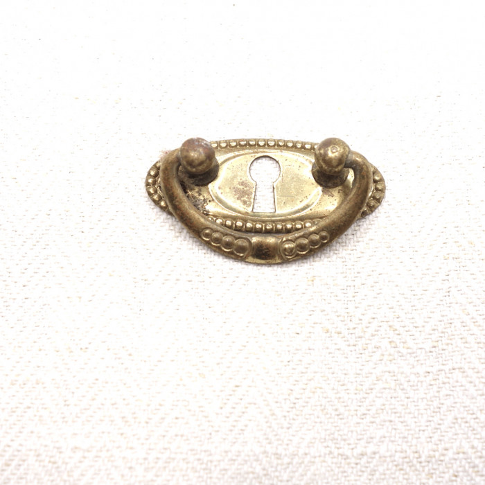 Möbelhandtag med nyckelhål, mässing.