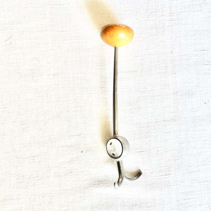 Hatthållare till hatthylla/klädhylla, hattknopp, design Bolin